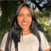 Profesora apta para todas las edades y niveles.